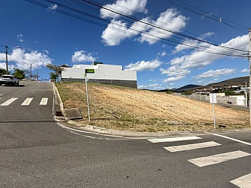 Terreno de esquina com vista privilegiada da cidade